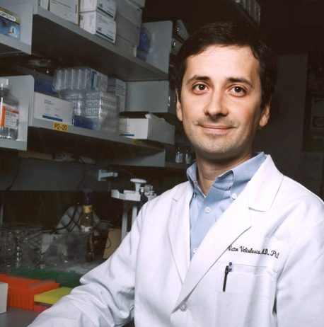 Descoperirea făcută de un român va revoluţiona tratamentul pentru cancer. Testul lui poate detecta cancerul înainte să apară simptomele