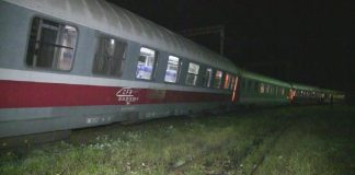 Tren deraiat in dej