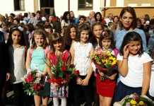 Mesajul unui deputat în prima zi de școală: Un popor fără educație va fi tot timpul un popor care va privi spre Occident prima zi de scoala - elevi