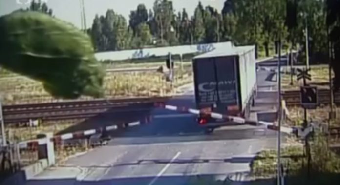 tir spulberat de tren