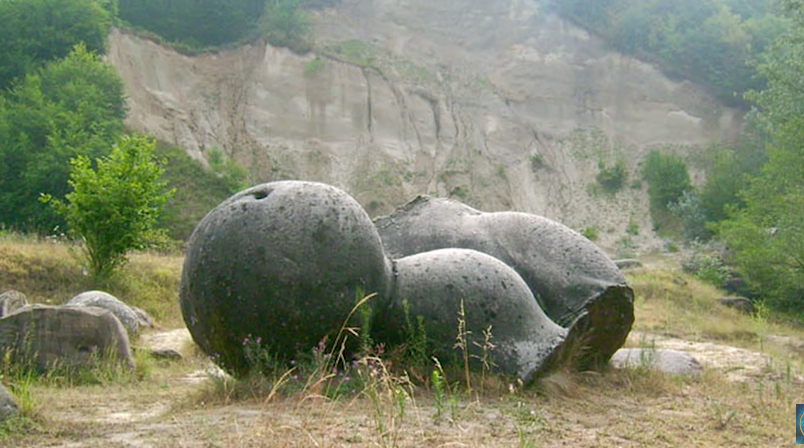 Trovantii din Costesti  