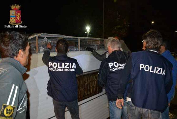 droguri in rulota unui roman- Italia