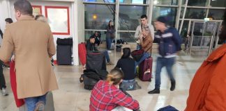 romani blocaati pe aeroportul din Liverpol