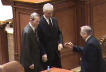 De neuitat! Momentul în care Regele Mihai a refuzat să dea mâna cu Ion Iliescu – VIDEO