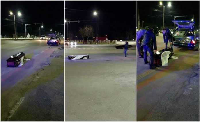 sicriu cu mort cazut din masina funerara in arad
