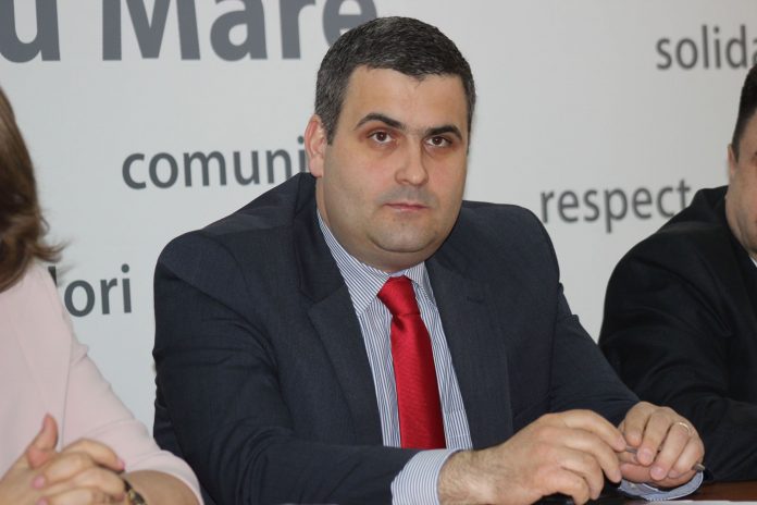 Gabriel Les - senator