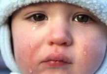 Când aveam 4 ani tu și tata ați hotărât că e mai bine să plecați din țară. „Mamă, ai făcut destui bani cât să-mi cumperi o altă copilărie? Una în care am și părinți?”